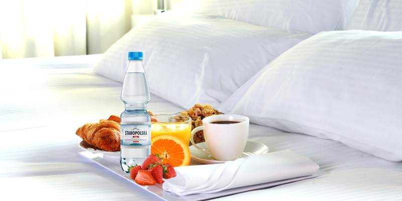 Woda w pokoju hotelowym