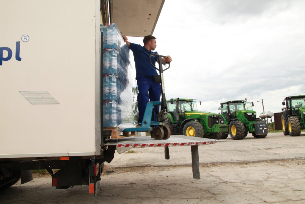 Paleta z wodą mineralną Staropolska – idealna dostawa dla firm